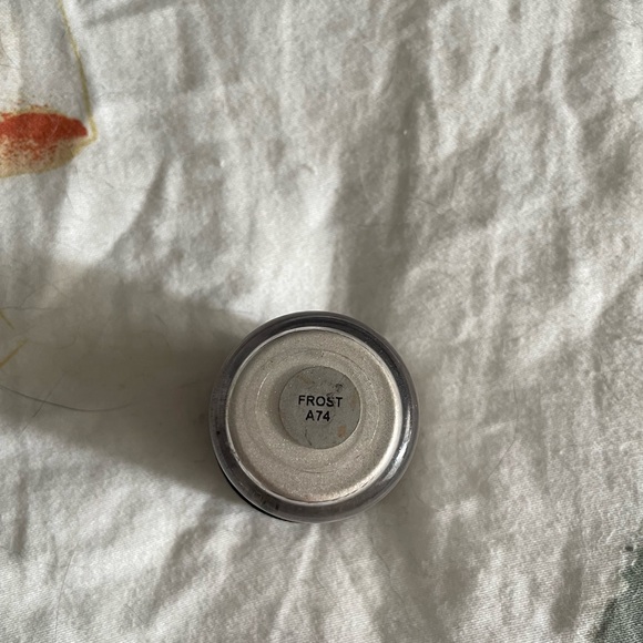 MAC Pigment in Frost - Picture 2 of 3